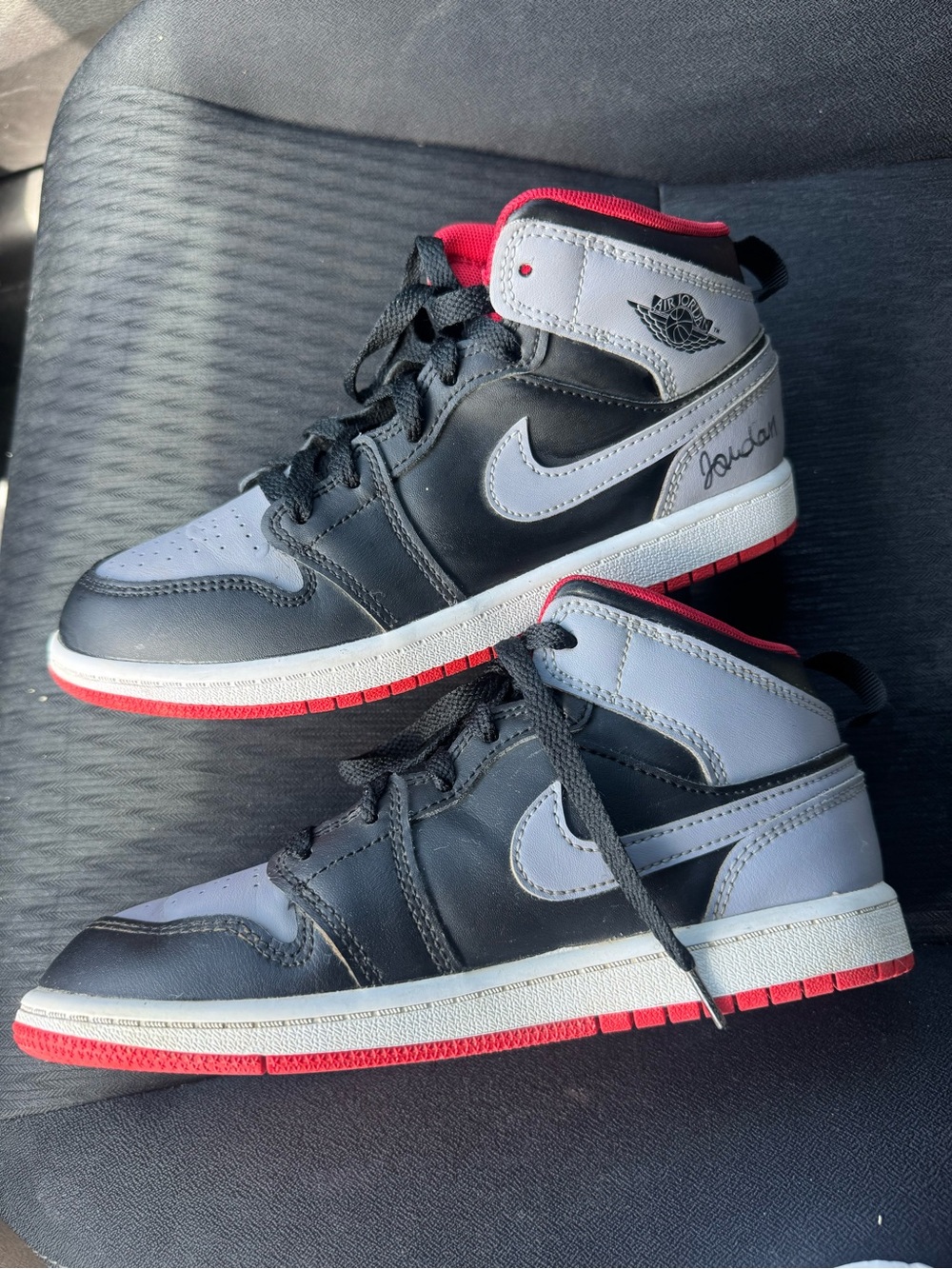 Nike 3Y Kids Black, Gray & Red High-Top Sneakers